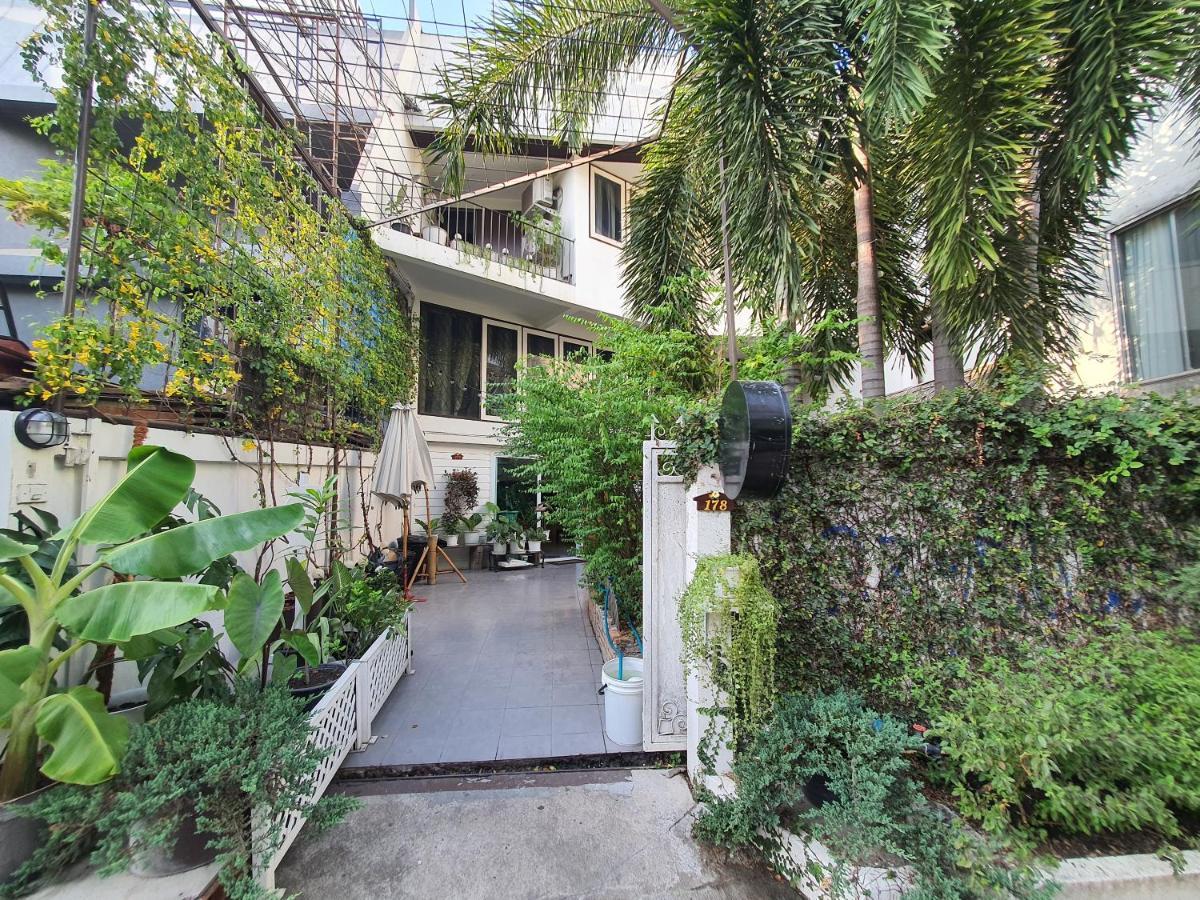 Home16 Sukhumvit16 Bangkok Ngoại thất bức ảnh