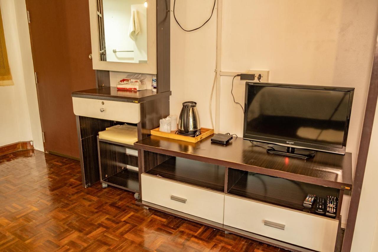Home16 Sukhumvit16 Bangkok Ngoại thất bức ảnh