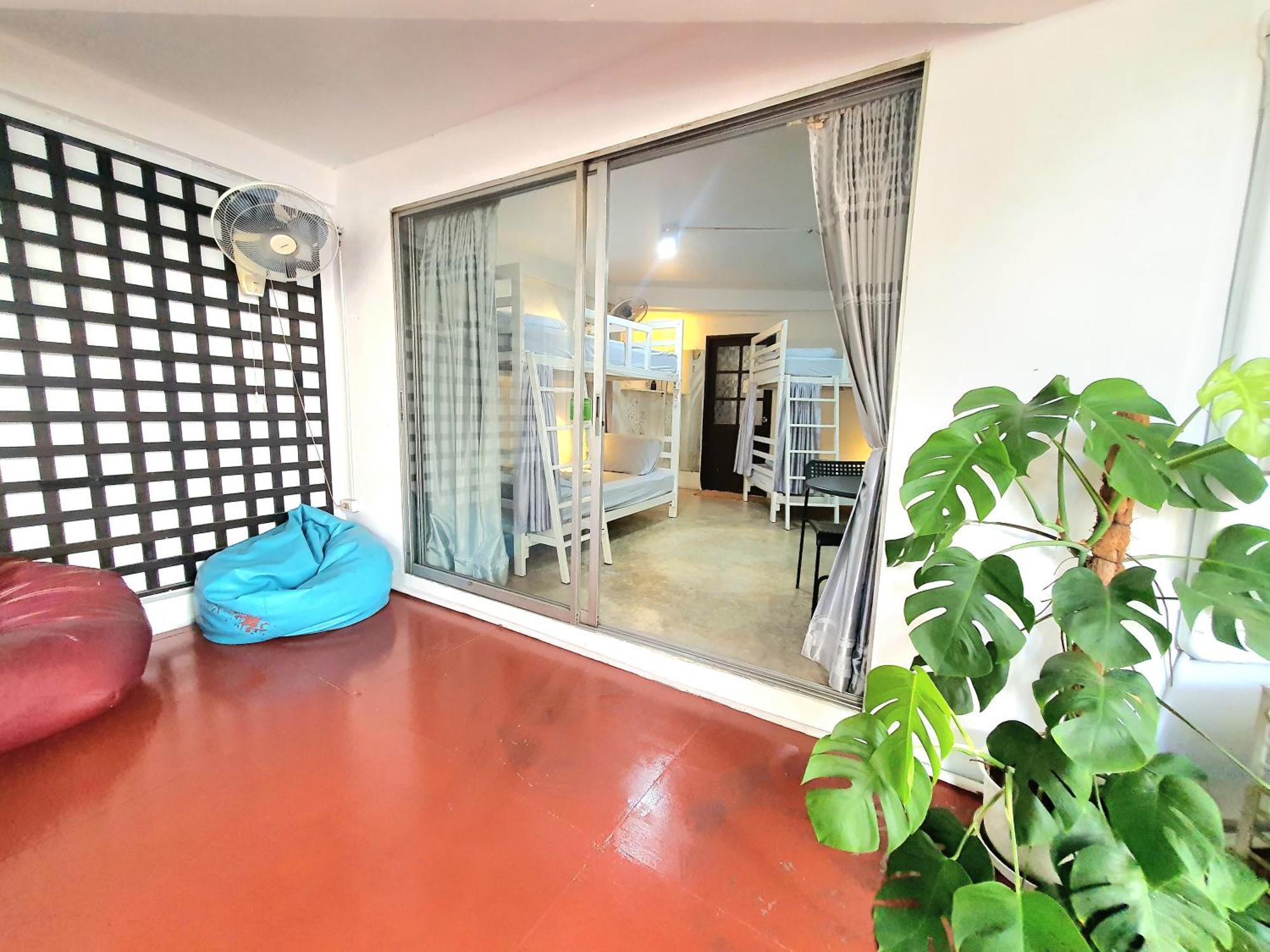 Home16 Sukhumvit16 Bangkok Ngoại thất bức ảnh