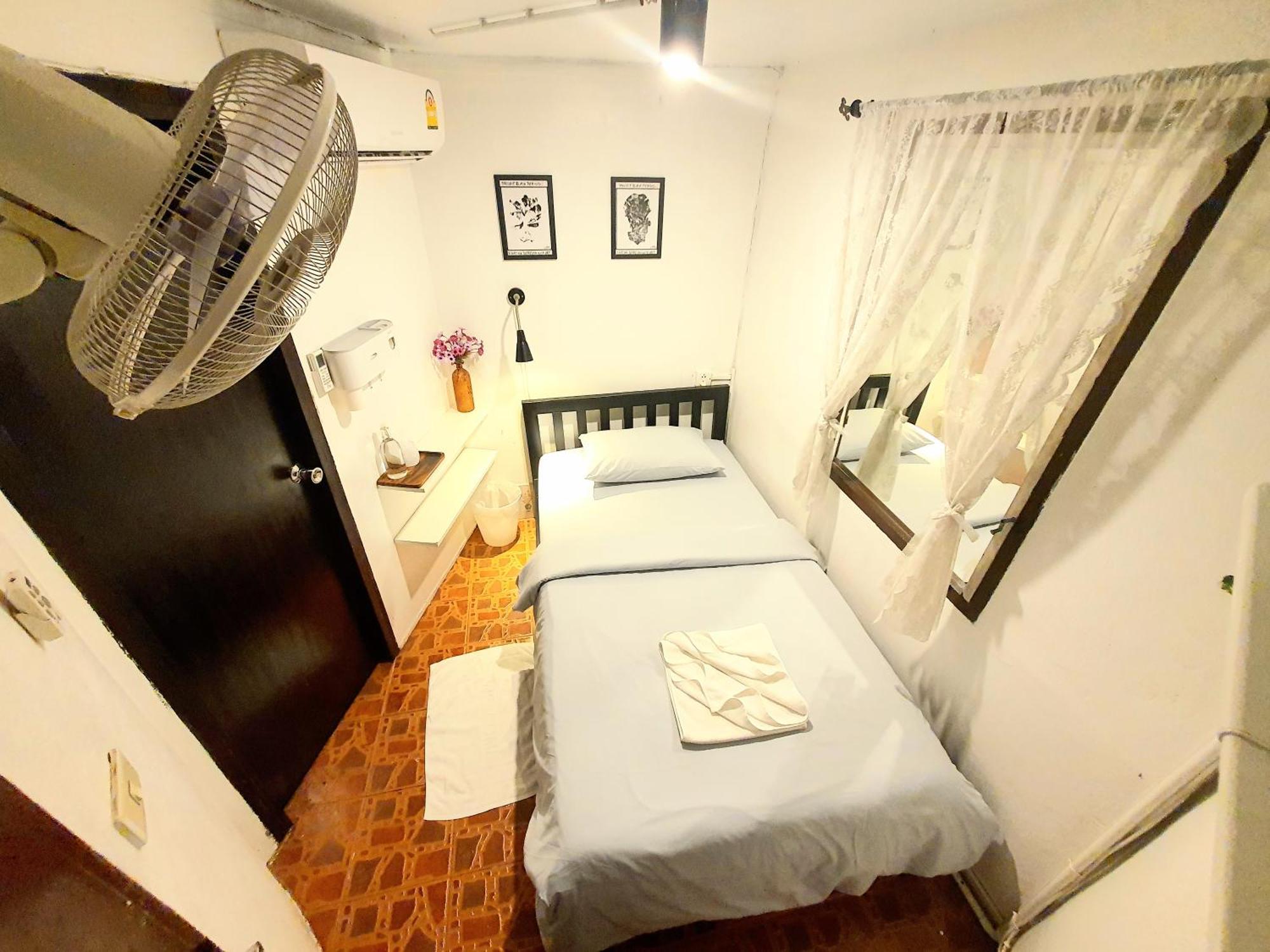 Home16 Sukhumvit16 Bangkok Ngoại thất bức ảnh
