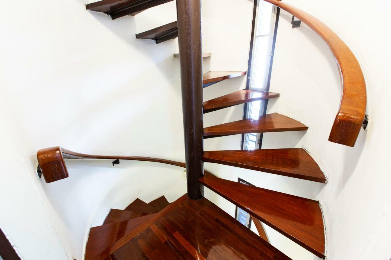 Home16 Sukhumvit16 Bangkok Ngoại thất bức ảnh