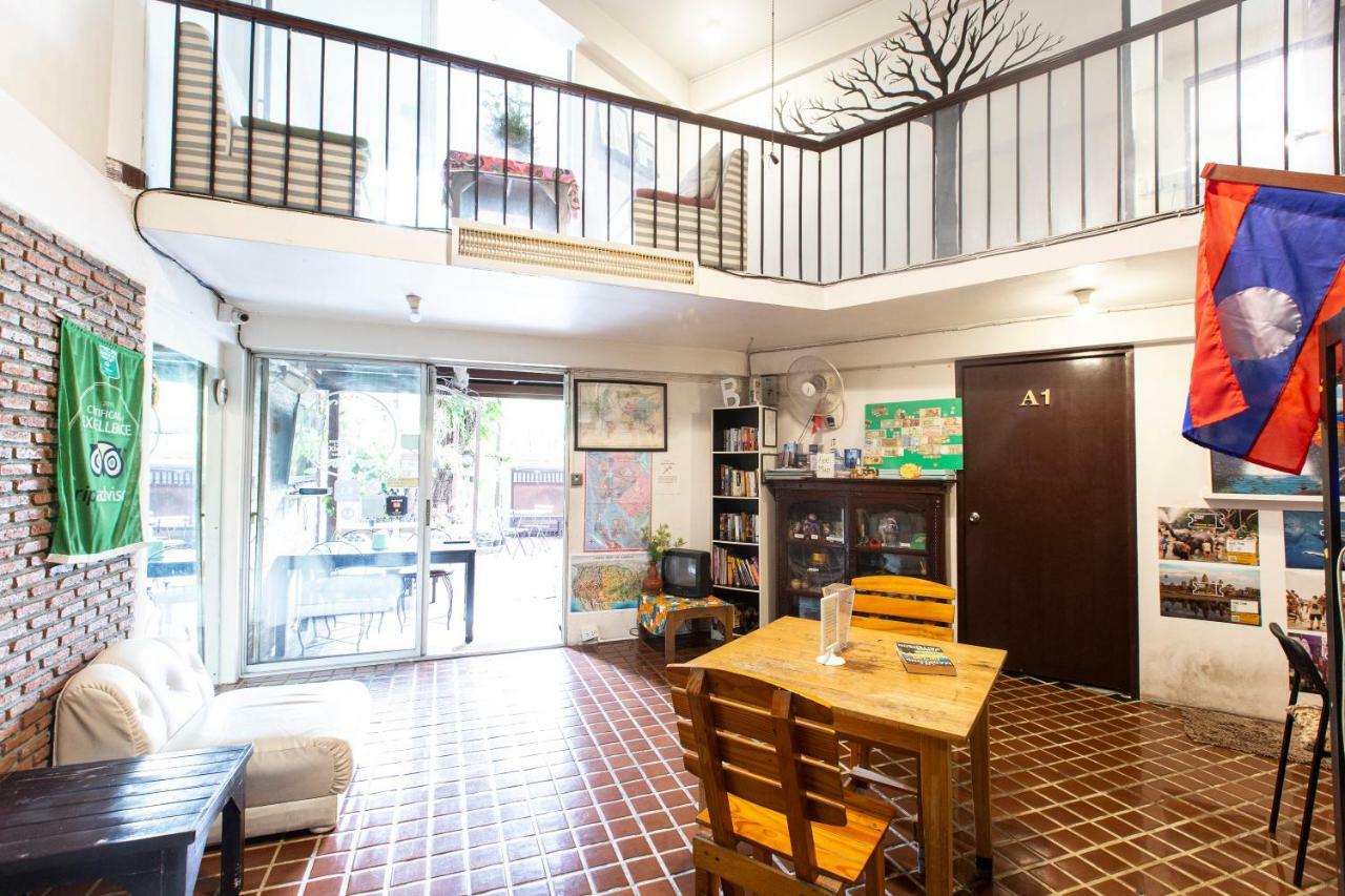 Home16 Sukhumvit16 Bangkok Ngoại thất bức ảnh
